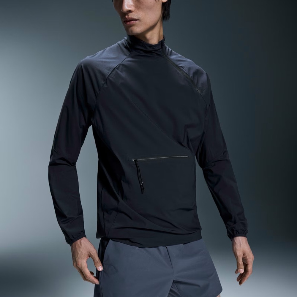 On Running - Active wear jacket men’s small nwot